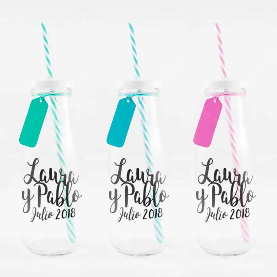 Botella con tapa personalizada con el sello de vuestra boda. Disponible desde 25unidades