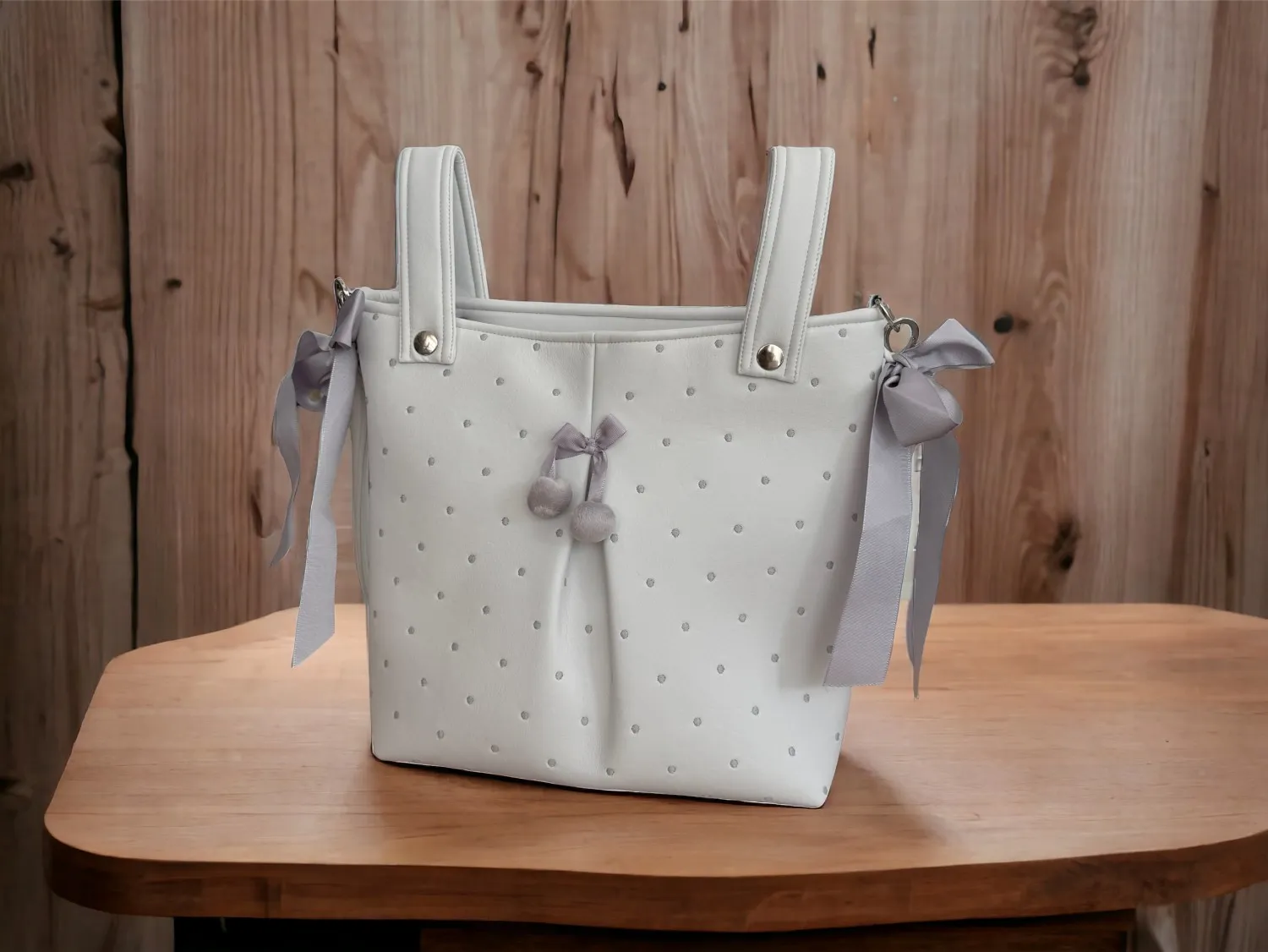 Faux leather bread bag with bodoques and pompoms